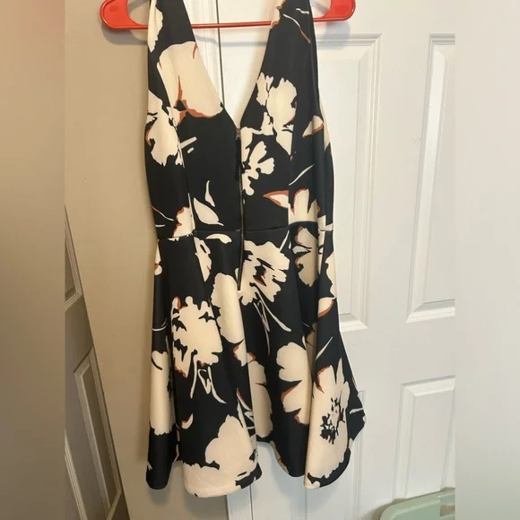 Maeve Anthropologie Scuba Large Flower print black and white dress - Picture 3 of 4